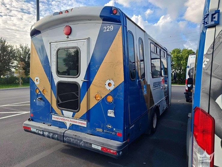 2017-ford-e450-image-3