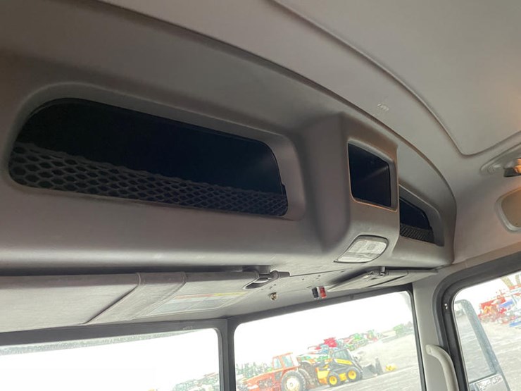 peterbilt-386-image-40