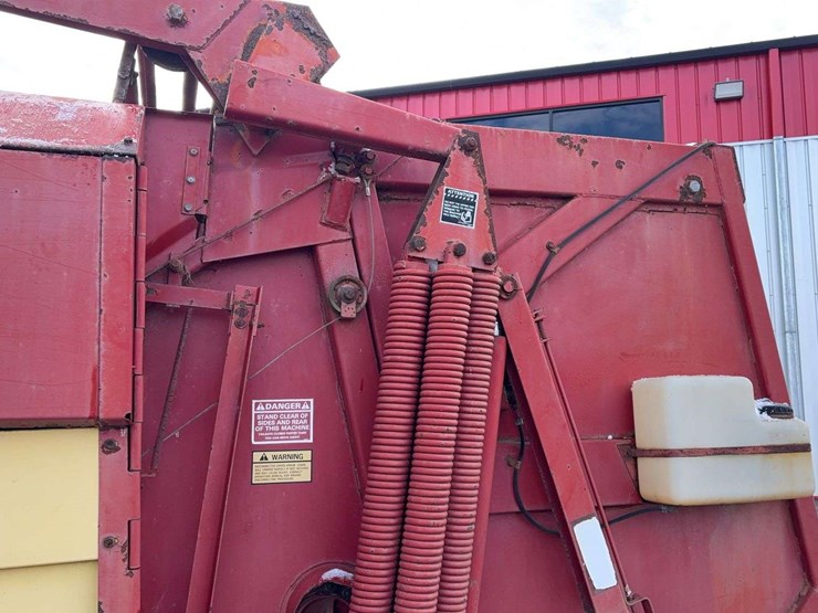 new-holland-855-image-16