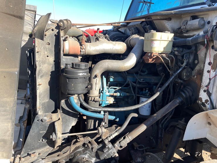 international-4700-image-35