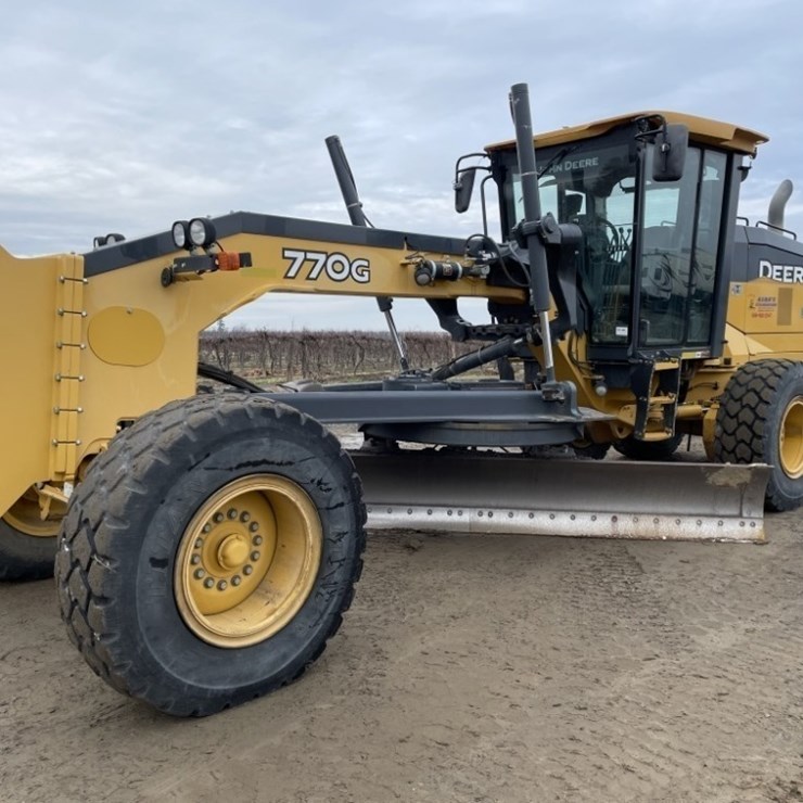 DEERE 770G