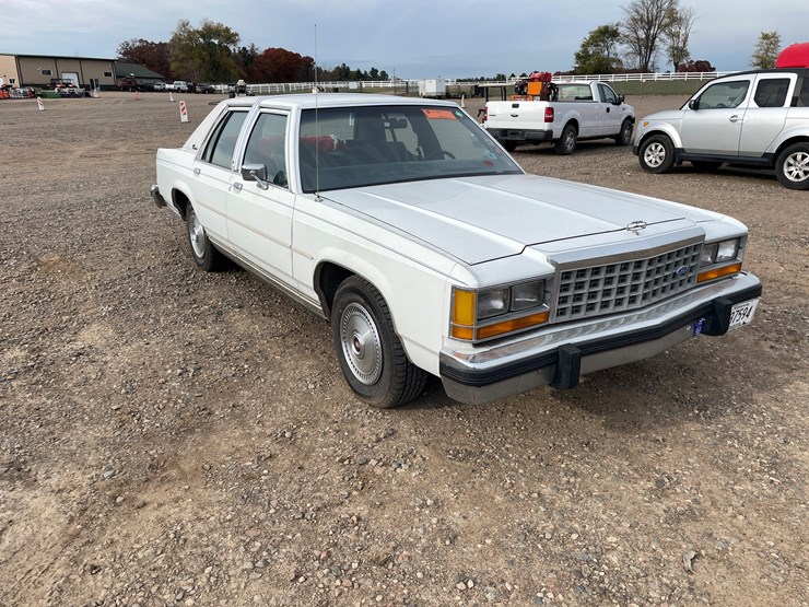 #1200-•-1986-ford-crown-victoria-**recommend-trailering**-(has-mn-title)-image-7