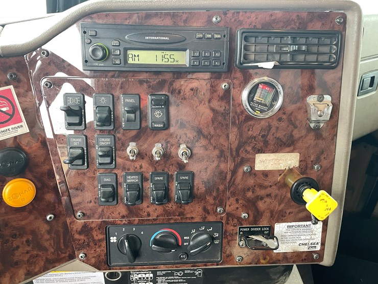 #1130-•-2005-international-5500i-6x4-dump-truck-(has-mn-title)-image-57