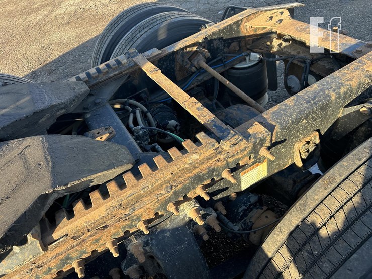 2012-freightliner-cascadia-125-image-42