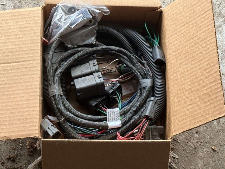 western-v-snow-plow,-8’6”,-right-or-left-swing,-scoop-or-v-plow,-comes-with-mounting-brackets-to-fit-image-16