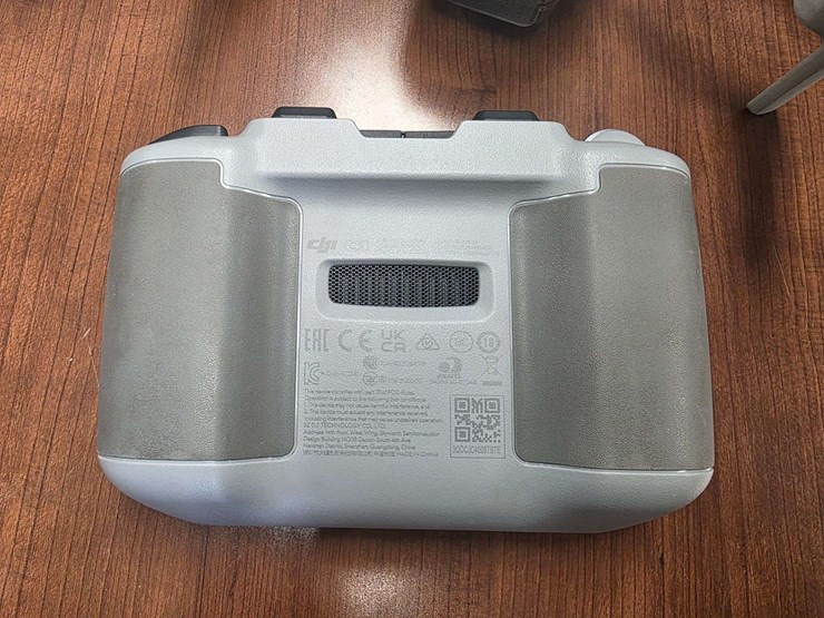 dji-mini-2-drone-with-fly-more-package,-has-3-batteries,-extra-propellers-and-tablet-holder,-only-fl-image-7