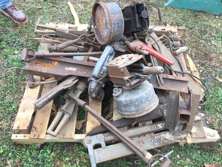 #4775-•-pallet-of-tools-location:-w2486-smies-rd,-oostburg,-wi-53070-image-4