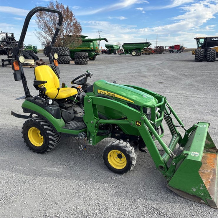 JOHN DEERE 1025R