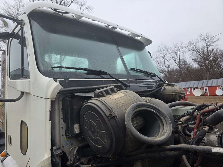 2007-freightliner-cl120-day-cab-semi,-978,000-miles,-detroit-series-60-–-14l-engine,-515hp,-10-speed-image-72