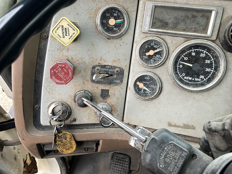 #1134-•-1993-ford-sheetrock-boom-truck-(has-mn-title)-image-48