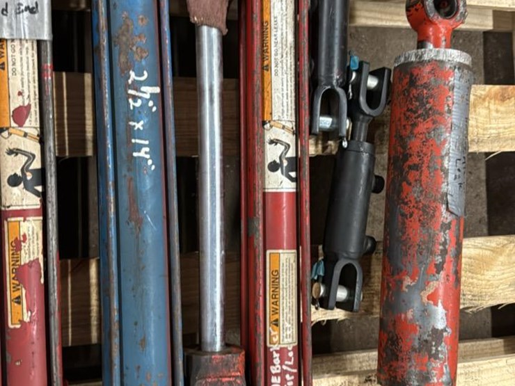 #196-•-skid-of-cylinders*-image-3