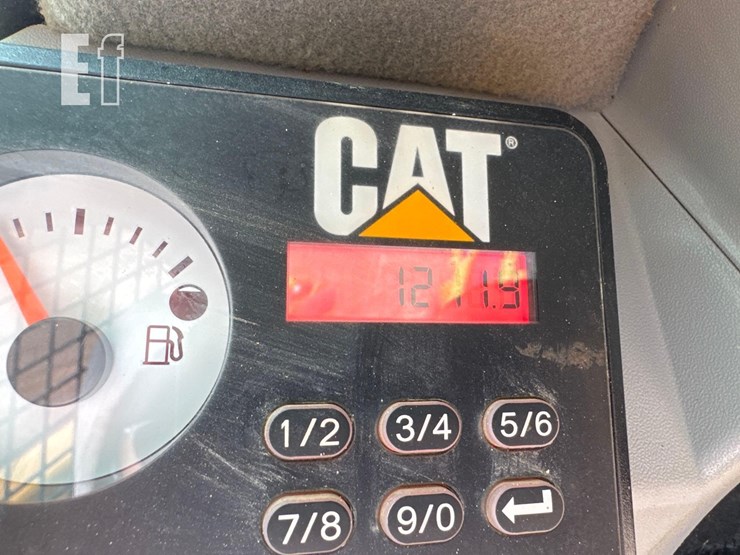 2017-caterpillar-239d-image-24