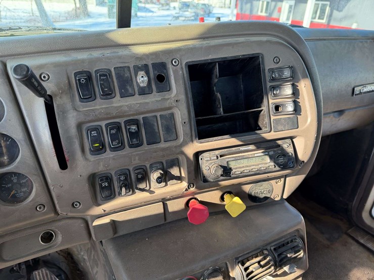 2006-mack-chn613-image-26