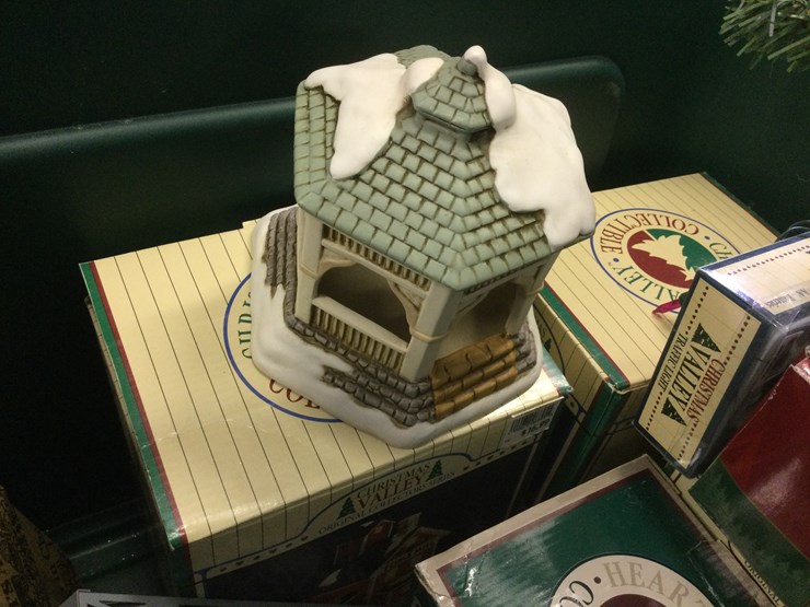 #4569-•-christmas-village-image-3