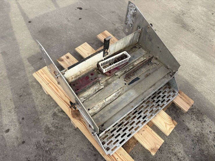 aluminum-battery/step-box,-32”-wide-image-6