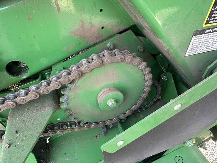 2018-john-deere-560m-image-8