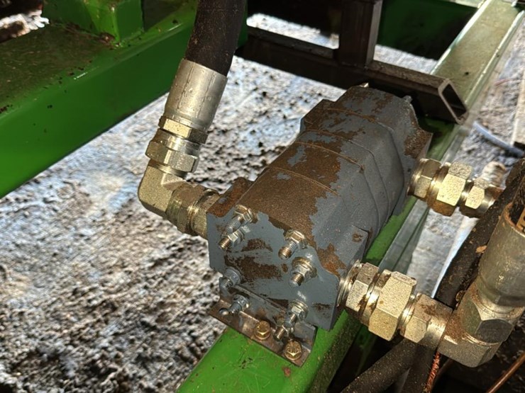 #131-•-part-of-entirety!-jack-shaft,-pumps-reservoirs,-and-main-frame,-gear-flow-divider,-99-gallon-capacity-image-13