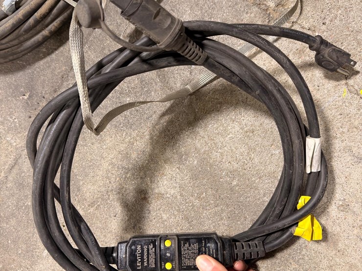 220v-power-cords-&-in-cab-monitors/wire-harnesses-image-20