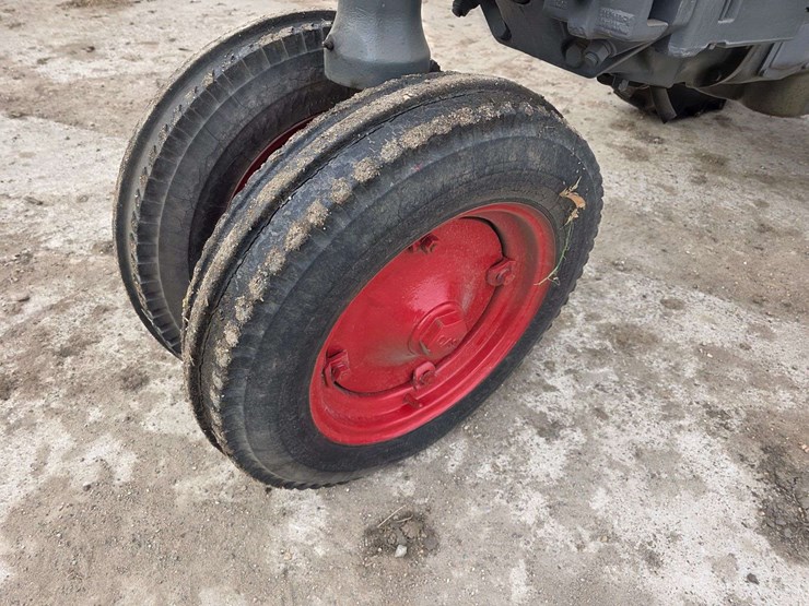 1938-case-cc-narrow-front-tractor,-new-12.4/11-36-rears,-pto,-crank-start,-sn:-4200966,-rebuilt-fro-image-16