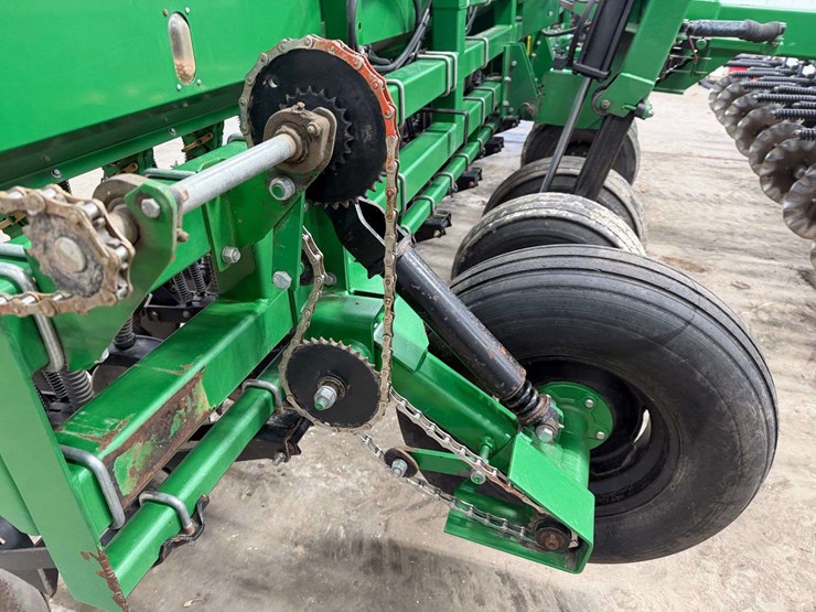 great-plains-20’-grain-drill,-10”-spacing,-3pt-converted-into-a-pull-type,-has-markers,-front-coulte-image-24