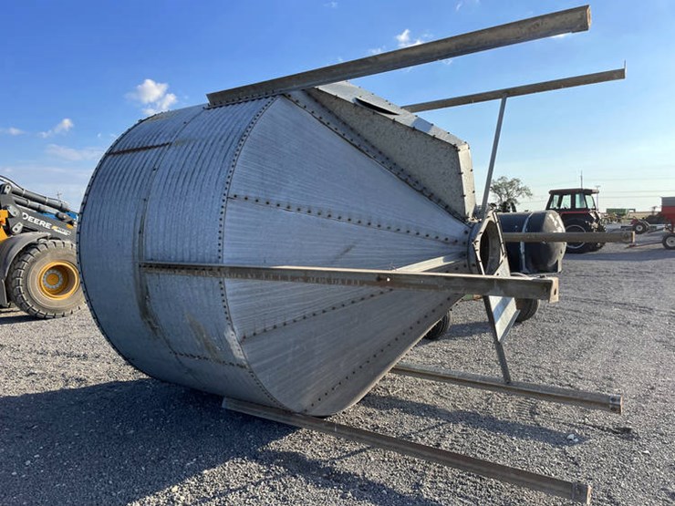 #114501-•-bulk-feed-bin-image-3