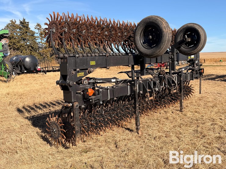 yetter-30'-rotary-hoe-image-3