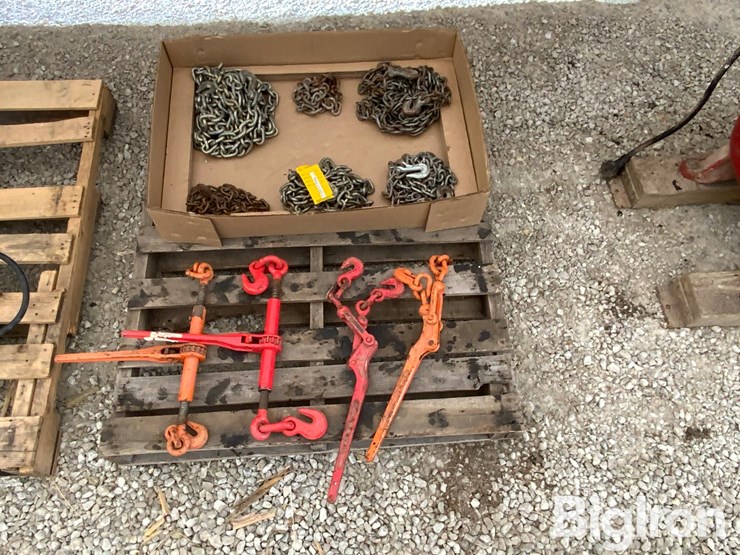 pallet-of-binders-&-chain-image-2