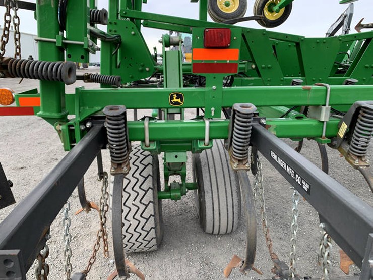 john-deere-2210-image-32