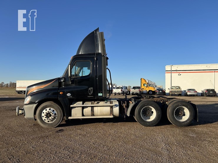 2012-freightliner-cascadia-125-image-6