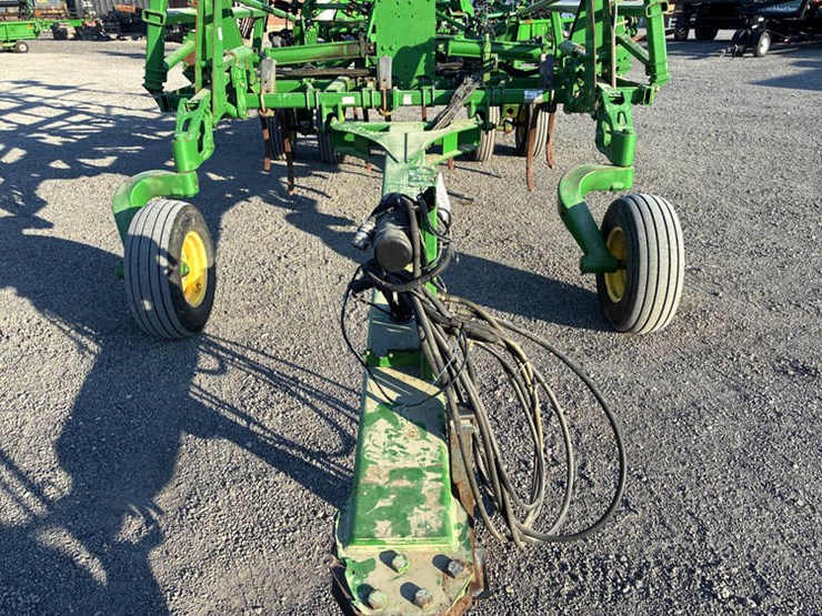 john-deere-2410-image-4