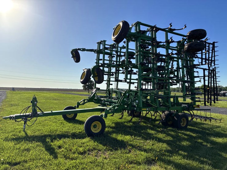 john-deere-2210-image-4