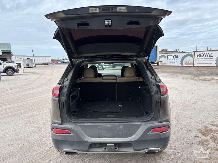 2015-jeep-cherokee-image-24