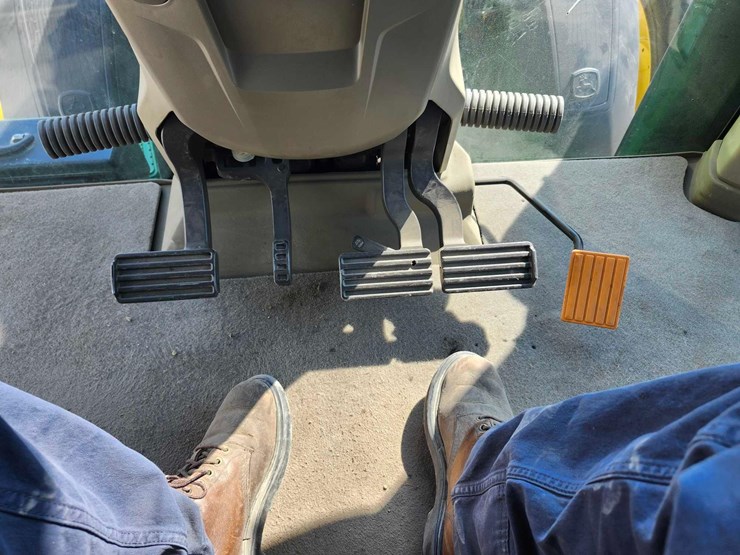 john-deere-8r-280-image-31