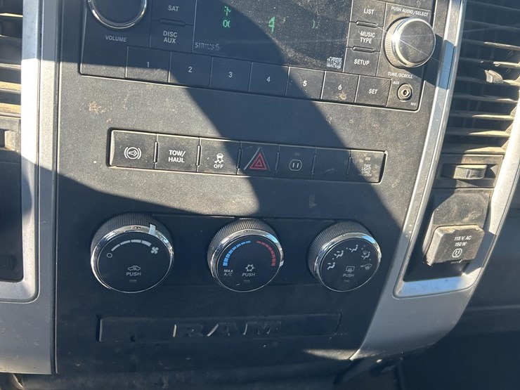 2012-ram-2500-big-horn-image-19