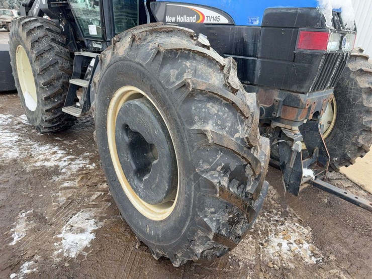 new-holland-tv145-image-5