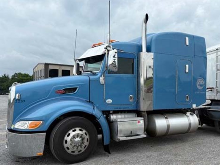 2011-peterbilt-386-image-1