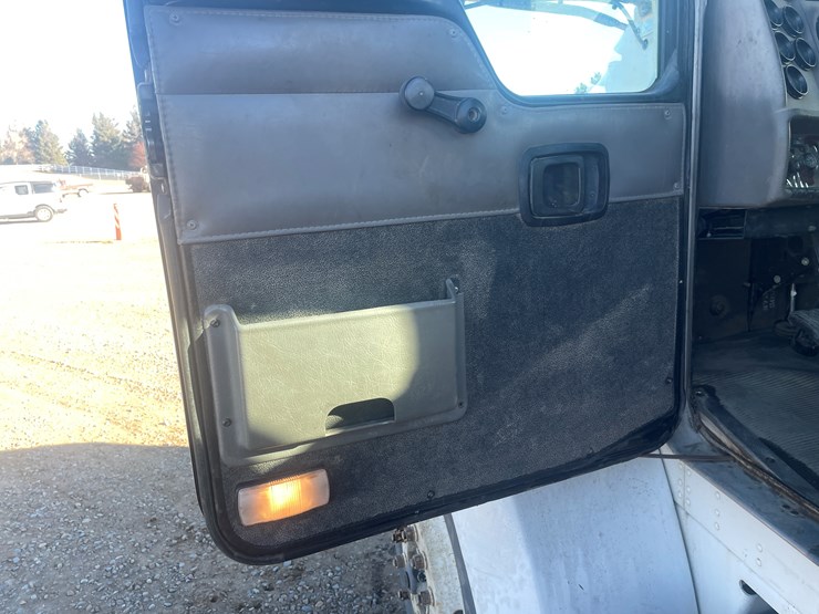 kenworth-t300-image-24