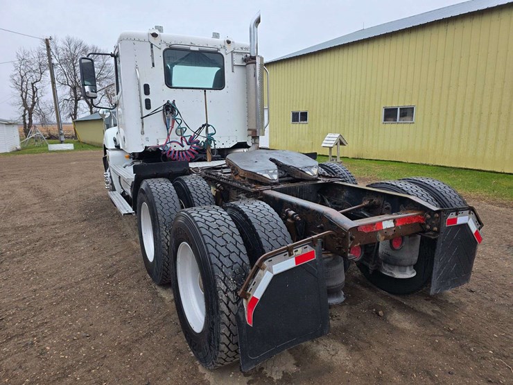 2007-freightliner-cl120-day-cab-semi,-978,000-miles,-detroit-series-60-–-14l-engine,-515hp,-10-speed-image-14