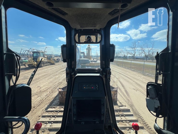 2015-deere-550k-lgp-image-40