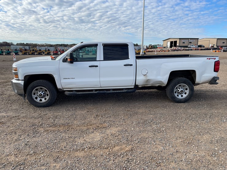 #1123-•-2019-chevrolet-silverado-pickup-truck(has-mn-title)-image-2