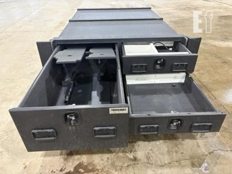 truck-vault-slide-in-triple-compartment-toolbox,-image-7