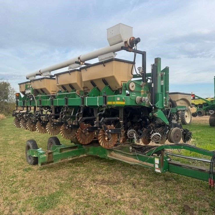 Great Plains YP825R Twin Row Planter