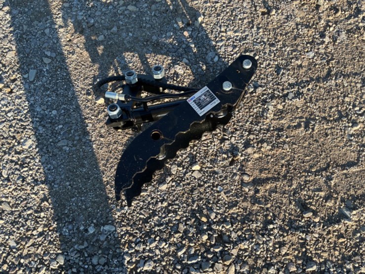 hydraulic-thumb-clamp-for-mini-excavator-image-1