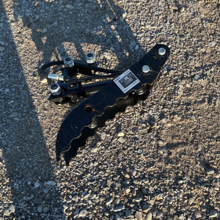 HYDRAULIC THUMB CLAMP FOR MINI EXCAVATOR