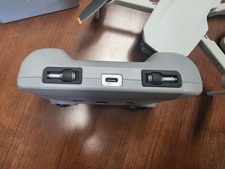 dji-mini-2-drone-with-fly-more-package,-has-3-batteries,-extra-propellers-and-tablet-holder,-only-fl-image-8