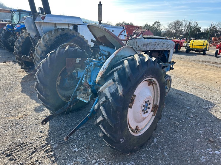 ford-tractor-image-4