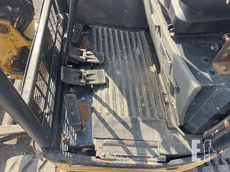 2012-deere-35d-image-22