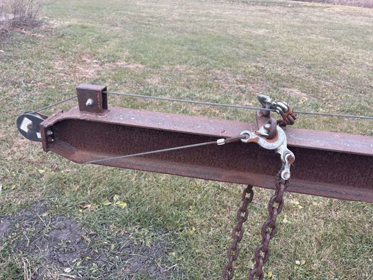 winch-boom,-with-12v-2000#-winch,-chains,-on-castor-wheels,-(tires-need-to-be-replaced)-image-7