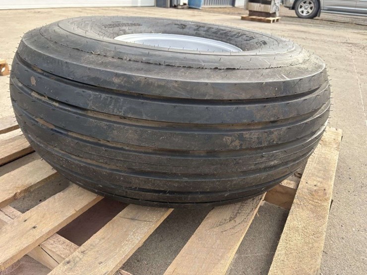 titan-16.5l-16.1sl-new-10-ply-tire-on-silver-8-bolt-ag-rim-image-2