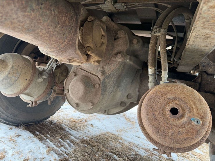 2006-freightliner-columbia-grain-truck,-549,000-miles,-8-year-old-box,-eaton-speed-shift-10-speed-tr-image-22